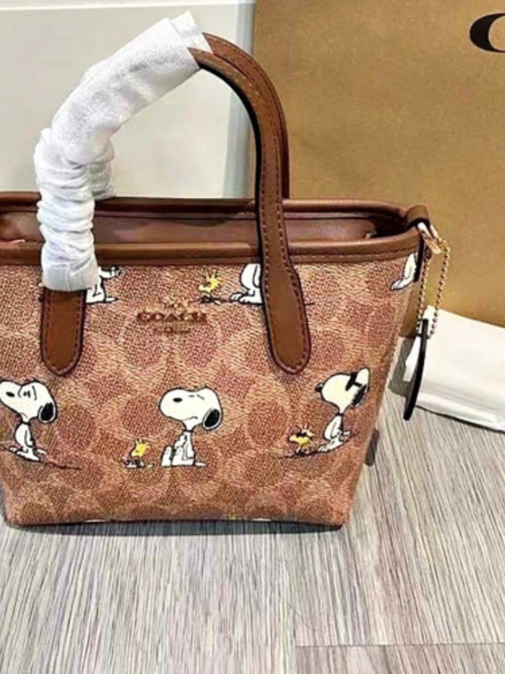 Coach Snoopy tote bag in Brown & White NWT